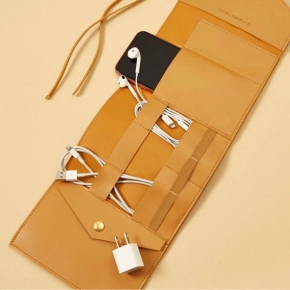 NIB Glass Ladder Co Katherine Tech Organizer